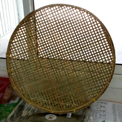 กระด้งไม้ไผ่ตากปลาห่าง