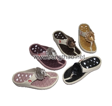 รองเท้าฟองน้ำแฟชั่นคละแบบ