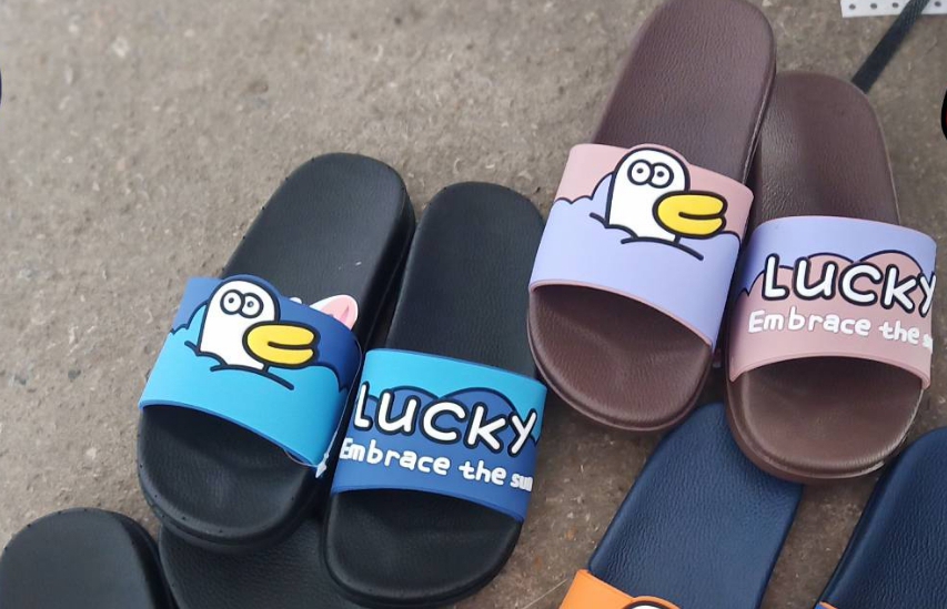 รองเท้าแตะเบา