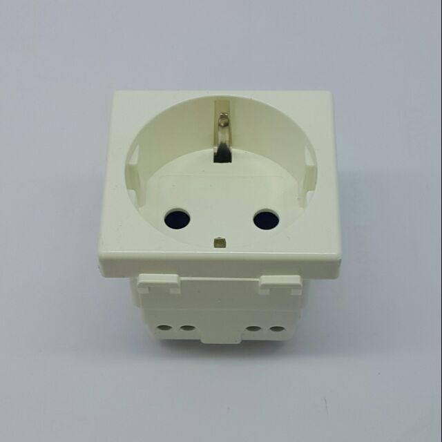 เต้ารับ3สายแบบยุโรป ฺฺBticino16 A250V(M9440/2)