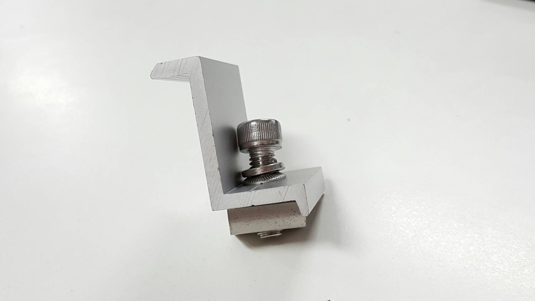 ยึดขอบแผงโซล่าร์เซลล์