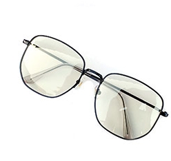 แว่นตากรองแสงคละแบบ